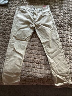 Levi's Men's Chinos in Light Khaki